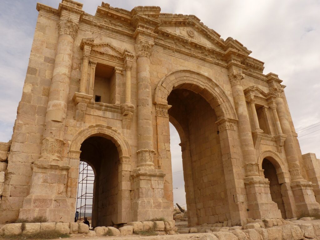 Arco di Adriano nelle rovine di Jerash in giordania.