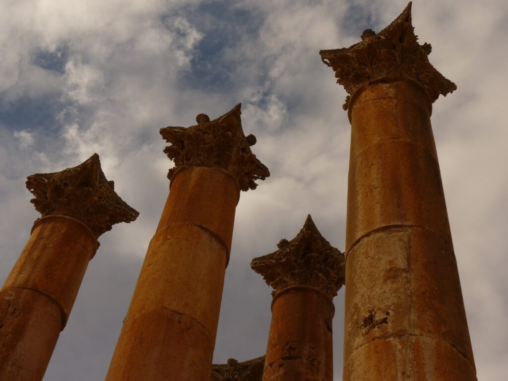 Rovine di Jerash in giordania, colonne del Tempio di Afrodite